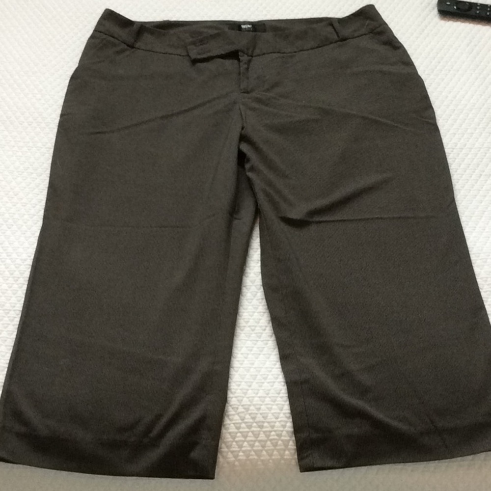 Lightweight pin stripe dark taupe/brown capris